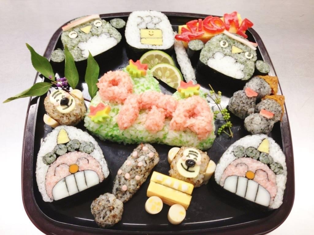 寿司アートコンクール1位の作品「めじろんと行く 大分地獄めぐりの旅」